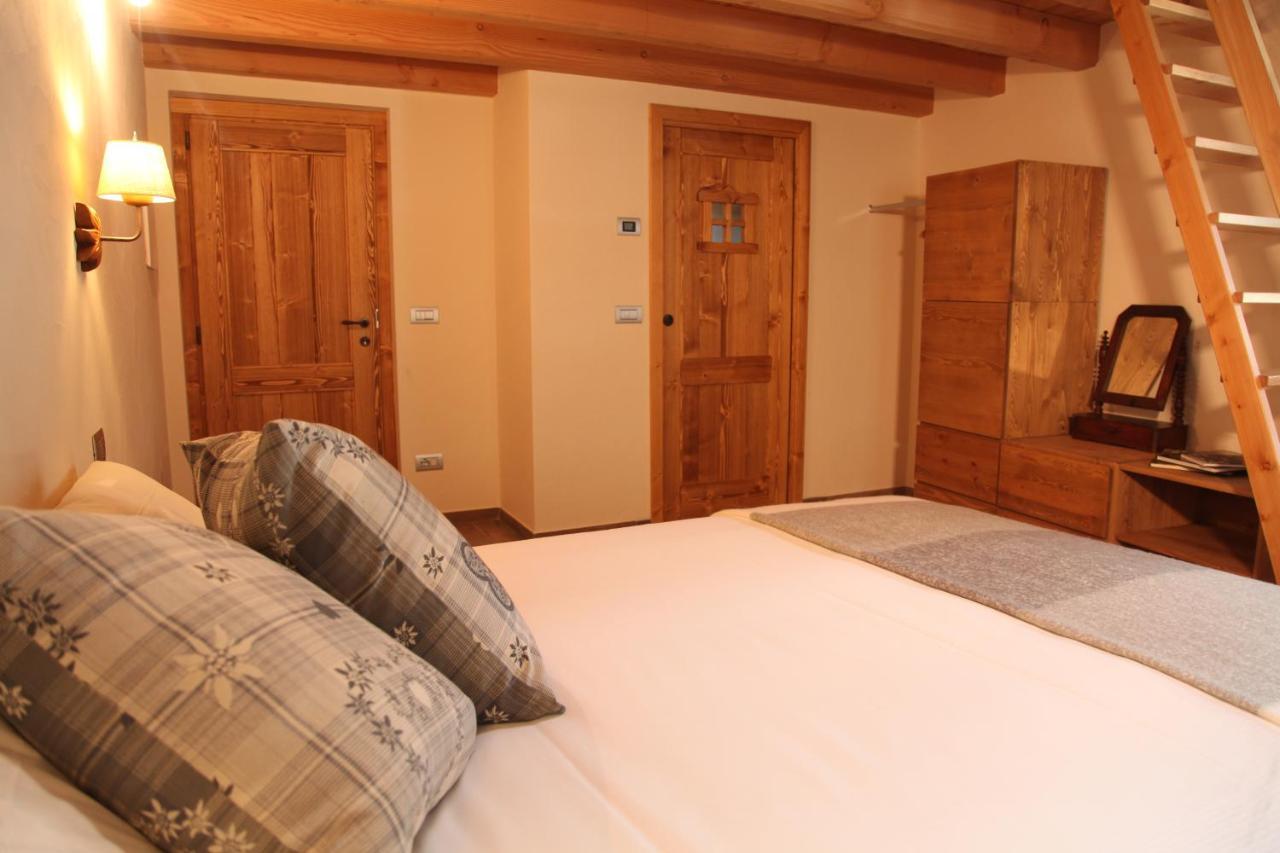 Mi Casa Tu Casa Bed & Breakfast Brusson Bagian luar foto