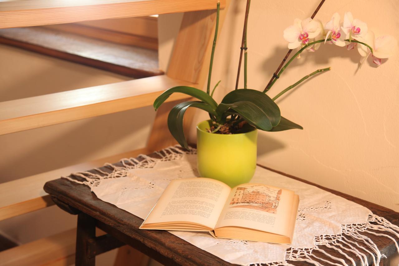Mi Casa Tu Casa Bed & Breakfast Brusson Bagian luar foto