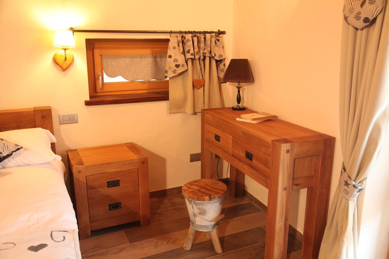 Mi Casa Tu Casa Bed & Breakfast Brusson Bagian luar foto