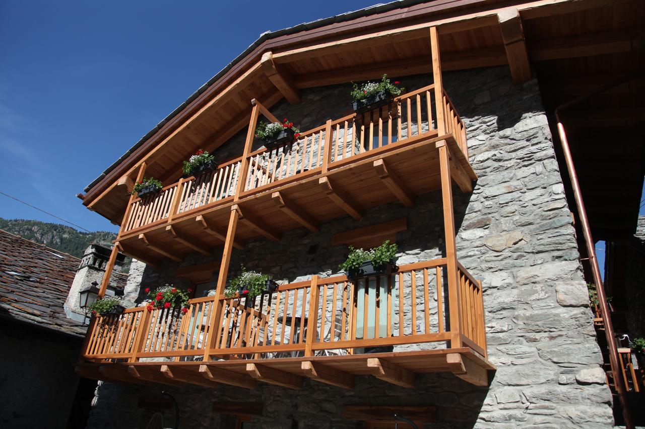 Mi Casa Tu Casa Bed & Breakfast Brusson Bagian luar foto